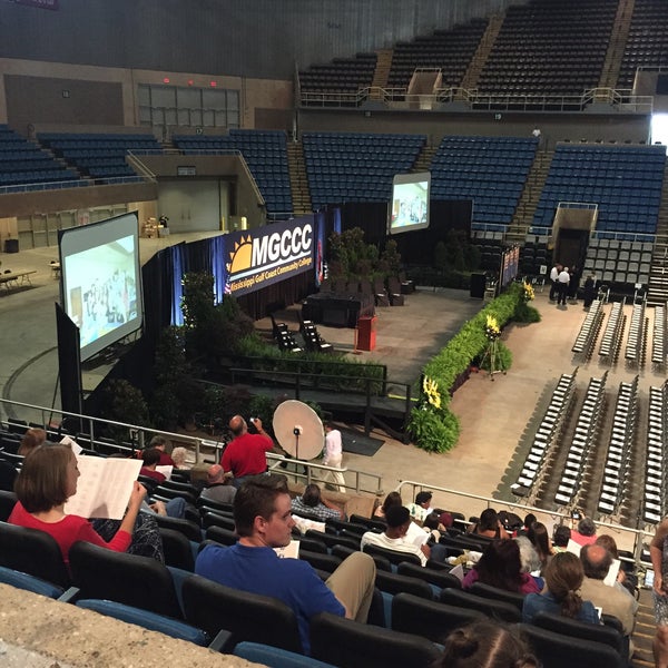 Снимок сделан в Mississippi Coast Coliseum &amp; Convention Center пользователем James H. 5/14/2015