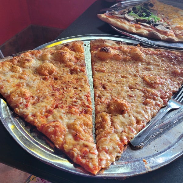 Big Pie in the Sky Pizzeria Kennesaw'da Pizzacı