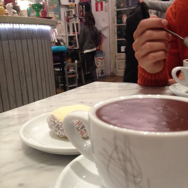 รูปภาพถ่ายที่ El Cafè de la Mirta โดย Laura G. เมื่อ 12/21/2013