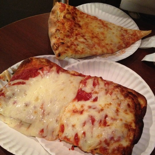 Снимок сделан в Mimi&#39;s Pizza Kitchen пользователем BKbybike N. 9/29/2012