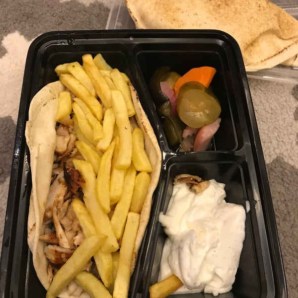 Best shawarma after trying several restaurants but this one wins my heart.. ordered 5 times and never regretted.. try thoomi chicken shawarma extra sauce with ketchup YUM! Best garlic sauce in town..