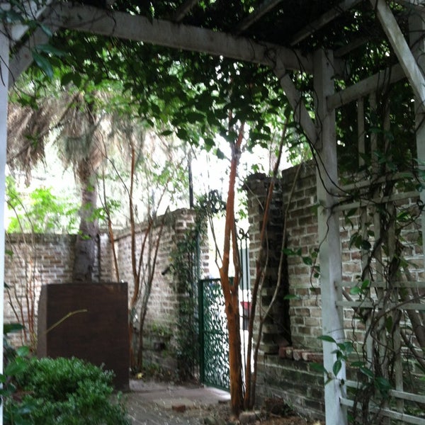 Das Foto wurde bei Sorrel Weed House - Haunted Ghost Tours in Savannah von Carmel H. am 8/27/2013 aufgenommen
