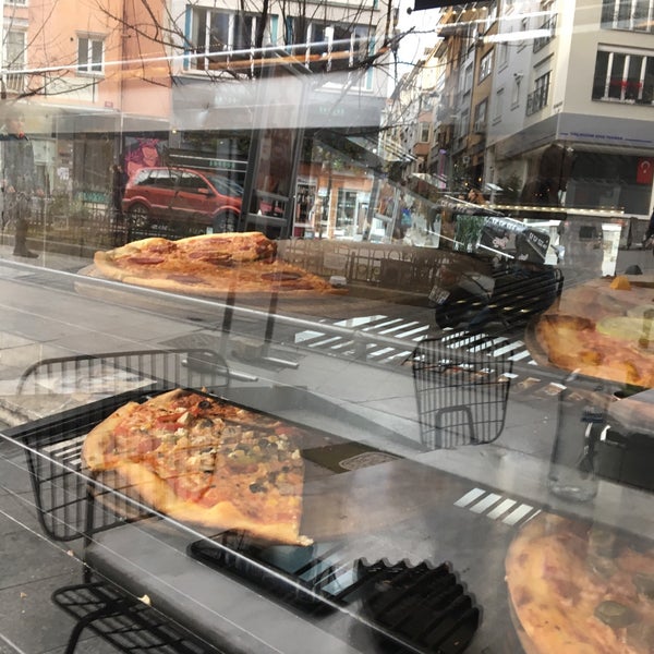 Foto tirada no(a) Pizza Bar por Rumet S. em 2/1/2019