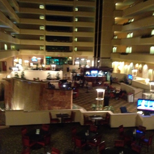 รูปภาพถ่ายที่ University Plaza Hotel And Convention Center Springfield โดย Sara W. เมื่อ 10/4/2012