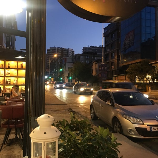 Foto scattata a Cappello Caffe da Zeynep il 8/30/2019