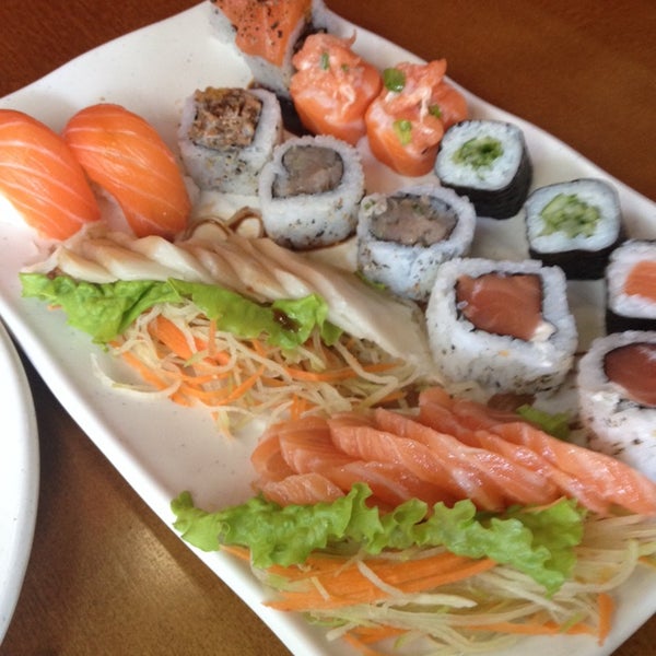 Снимок сделан в Haikai Sushi пользователем Cristiano M. 6/26/2014