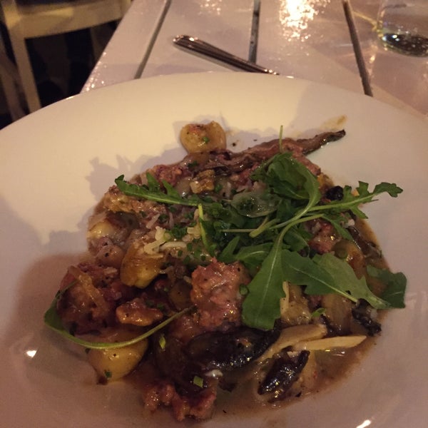 The Hampton Social Seafood Restaurant in Chicago