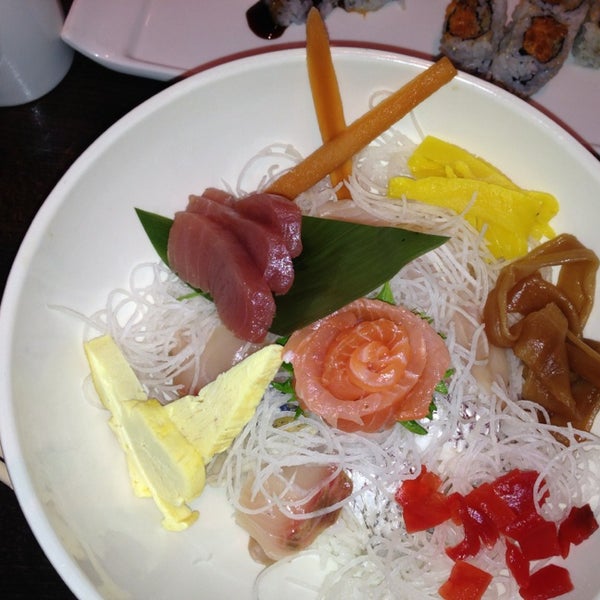 Photo taken at Sushi Masaru by Mary M. on 1/7/2013