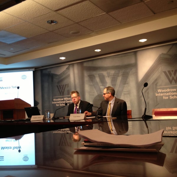 Снимок сделан в The Wilson Center пользователем Jose L. 4/12/2013