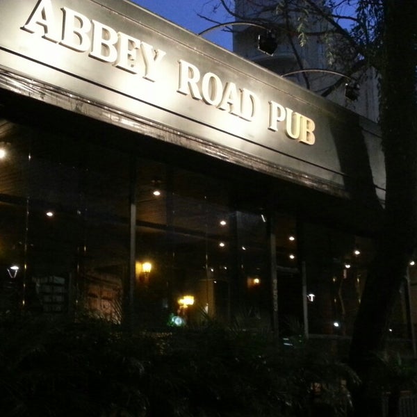 รูปภาพถ่ายที่ Abbey Road Pub โดย Luiz Alberto A. เมื่อ 7/29/2013