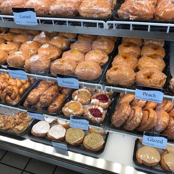3/23/2018 tarihinde Courtney Y.ziyaretçi tarafından Oakmont Bakery'de çekilen fotoğraf