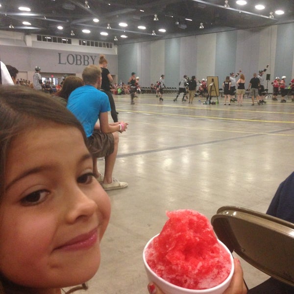 6/16/2013 tarihinde Erin M.ziyaretçi tarafından Albuquerque Convention Center'de çekilen fotoğraf