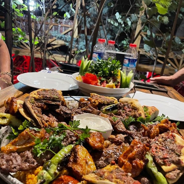 Foto tirada no(a) Malatya Patika Restaurant por Pınar P. em 8/21/2022