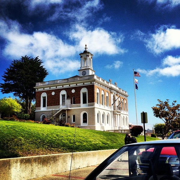9/19/2012にDavid G.がSouth San Francisco City Hallで撮った写真
