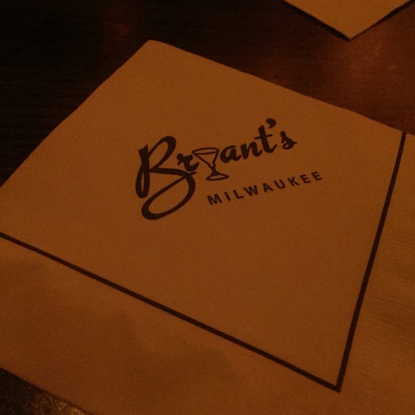 รูปภาพถ่ายที่ Bryant&#39;s Cocktail Lounge โดย Michael H. เมื่อ 7/31/2016