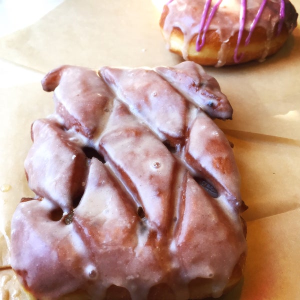 Photo taken at Glazed Gourmet Doughnuts by Ryoko A. on 11/11/2015