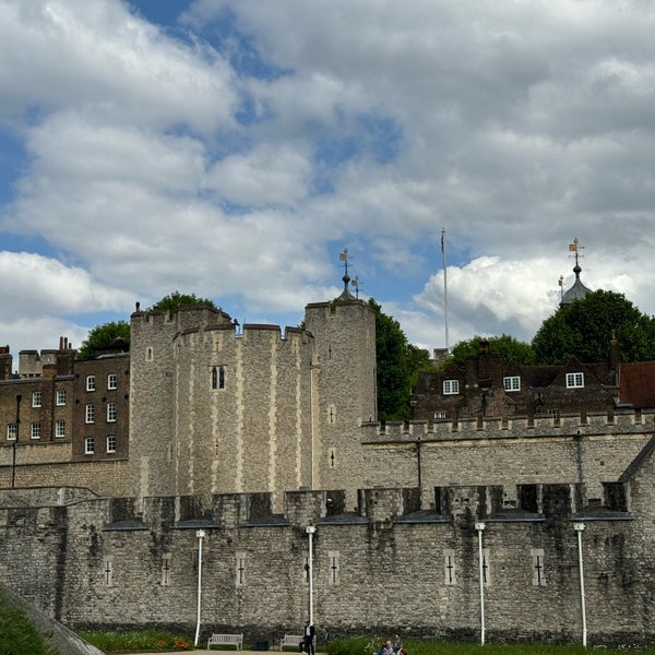 Photo taken at Tower of London by Watcharin S. on 5/24/2024
