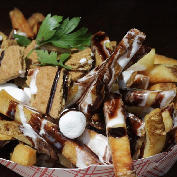 Sticky's Finger Joint has expanded to Murray Hill, where they are serving s'mores fries. Topped with marshmallow & chocolate sauce using Dominique Ansel's powder, you need to try these, now!