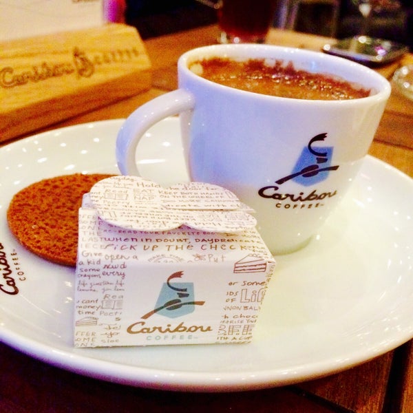 Foto diambil di Caribou Coffee oleh 🇹🇷 ⚜️ E R K A N  T. ⚜️ 🇹🇷 ✔👑 pada 2/22/2015