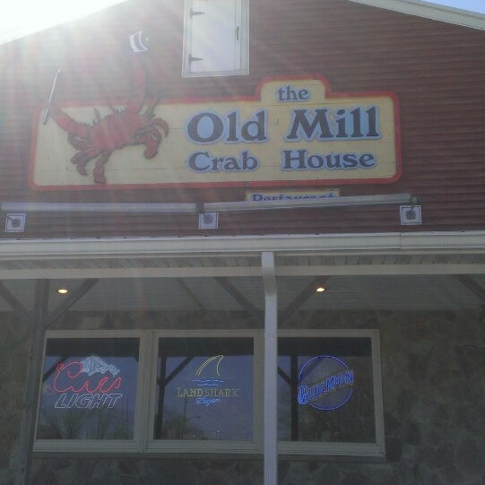 Foto tirada no(a) Old Mill Crab House por RaLpH ® ®. em 4/12/2014