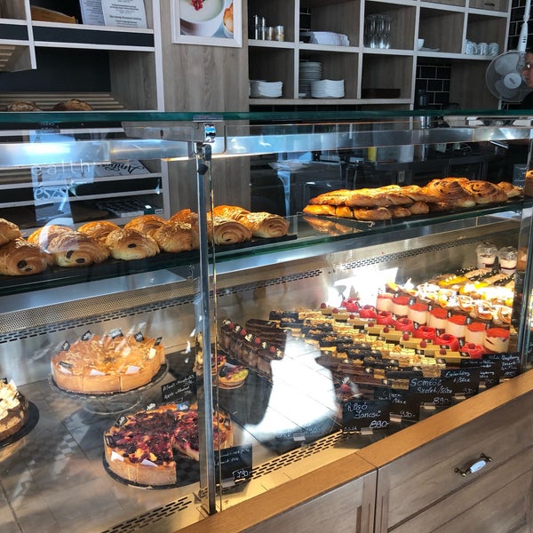 Foto tomada en Amber&#39;s French Bakery &amp; Cafe  por Ferenc E. el 4/4/2019