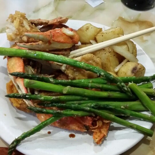 Photo taken at Hibachi Grill Asian Buffet by Jacqueline L. on 12/1/2013