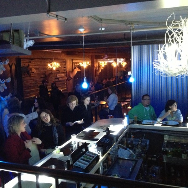 1/18/2014 tarihinde Lindsayziyaretçi tarafından The Lodge Bar + Grill'de çekilen fotoğraf