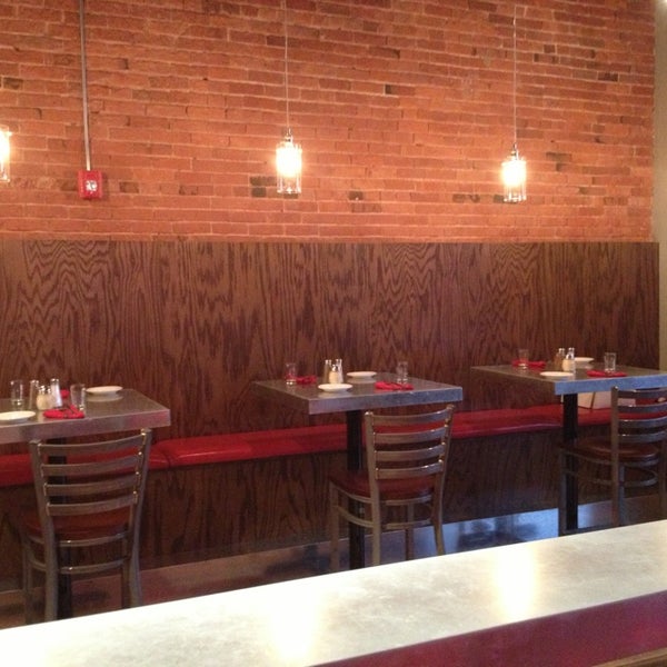 Foto diambil di Tappo Restaurant oleh Lindsay pada 7/21/2013