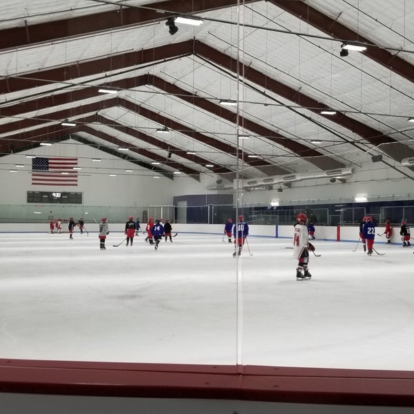 2/10/2019 tarihinde In Vitis Veritasziyaretçi tarafından Orbit Skate Center'de çekilen fotoğraf