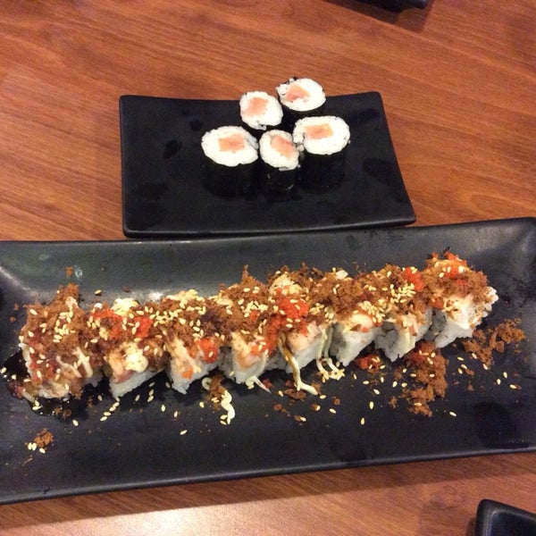 Foto diambil di Sushi Hana oleh Delina D. pada 2/27/2014