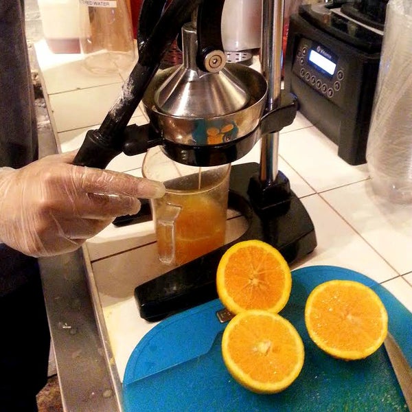Our fresh-squeezed orange juice is certainly the best way to start a sunny Sunday! Enjoy this beautiful day Iconic friends!