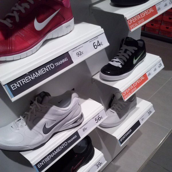 analizar Faceta foso Photos à Nike Factory Store - Centre commercial à Zaragoza