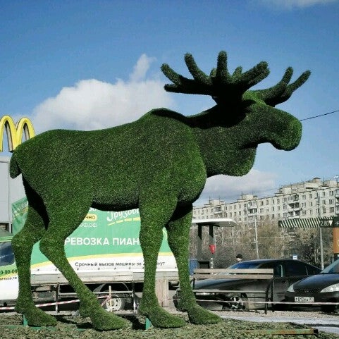 лось зеленый скульптура. символ финляндии лось. лось зеленого цвета. зеленый лось. зеленый лось.