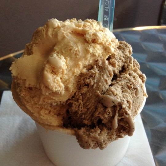 3/2/2012 tarihinde Urban_Candorziyaretçi tarafından Glacé Artisan Ice Cream'de çekilen fotoğraf