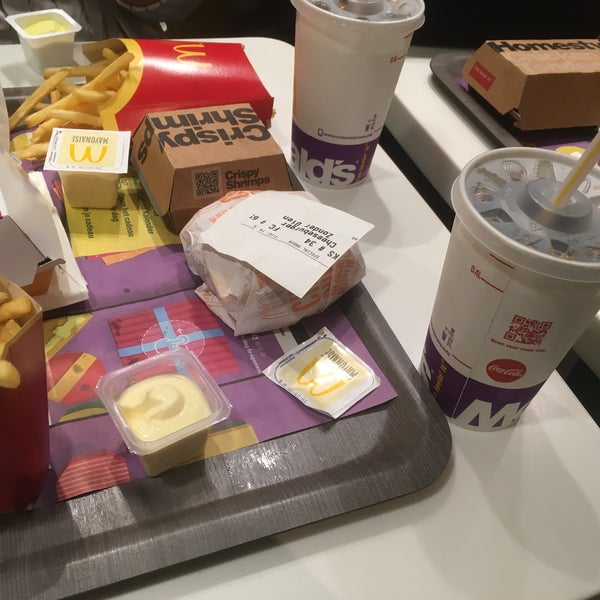 รูปภาพถ่ายที่ McDonald&#39;s โดย Jan P. เมื่อ 11/30/2019