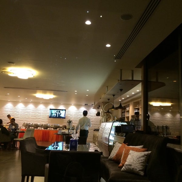 รูปภาพถ่ายที่ Munch Cafe &amp; Restaurant โดย Son Y. เมื่อ 7/21/2014