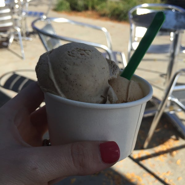 10/25/2014 tarihinde Laura W.ziyaretçi tarafından Glacé Artisan Ice Cream'de çekilen fotoğraf
