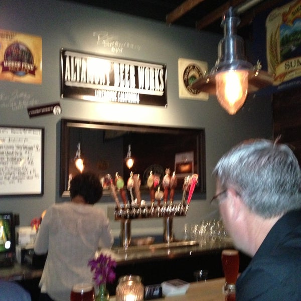Photo taken at Tap 25 Craft Beer by Janice F. on 4/28/2013