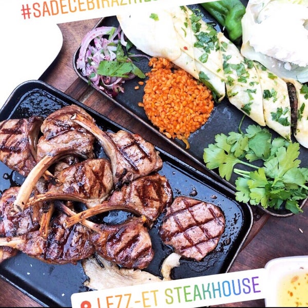 รูปภาพถ่ายที่ Lezzet Steakhouse โดย   Aras D. เมื่อ 6/12/2019