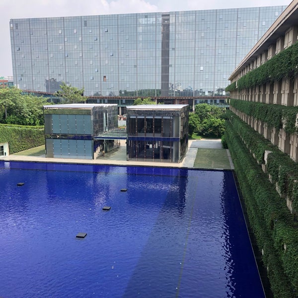 Mirror pool. Mirror pool