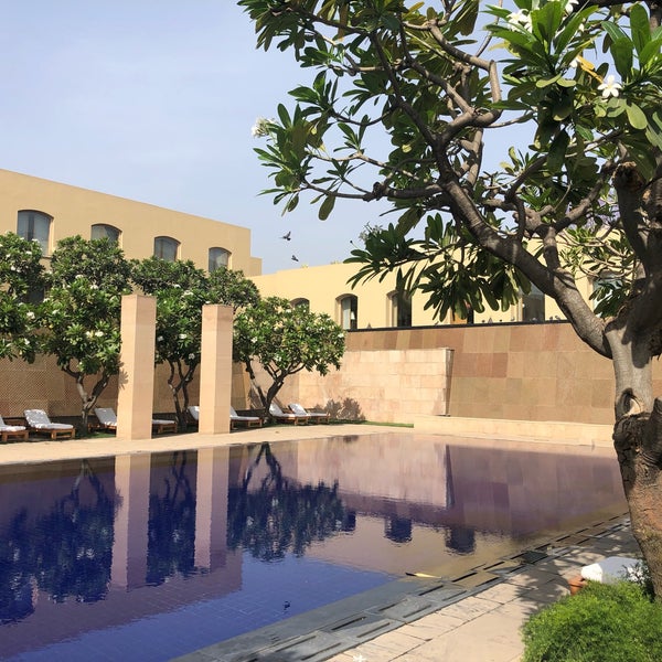 Mirror pool. Mirror pool