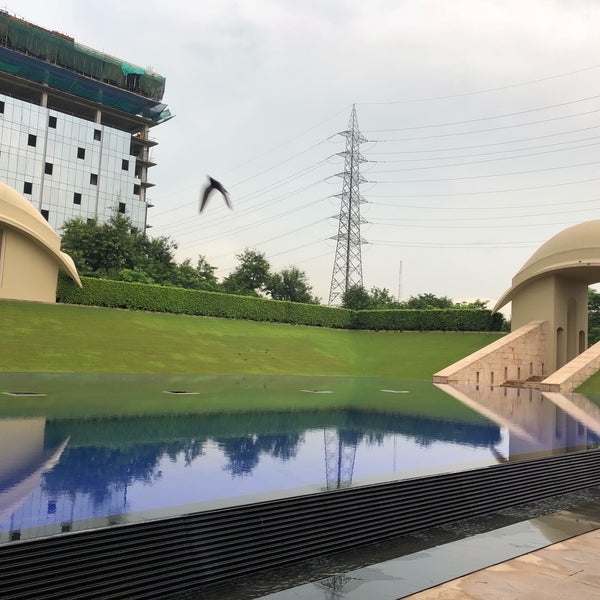 Mirror pool. Mirror pool