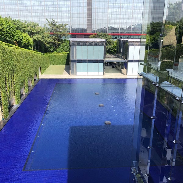 Mirror pool. Mirror pool