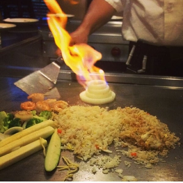 Photo taken at SAWA Hibachi Steakhouse, sushi Bar and Thai by Pierre B. on 6/22/2014