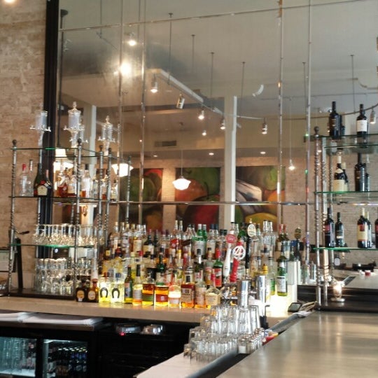Das Foto wurde bei Annies Café &amp; Bar von Oscar T. am 9/17/2013 aufgenommen