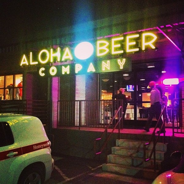รูปภาพถ่ายที่ Aloha Beer Company โดย John G. เมื่อ 1/25/2013