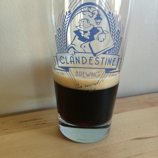 Das Foto wurde bei Clandestine Brewing von Andrew D. am 6/29/2014 aufgenommen