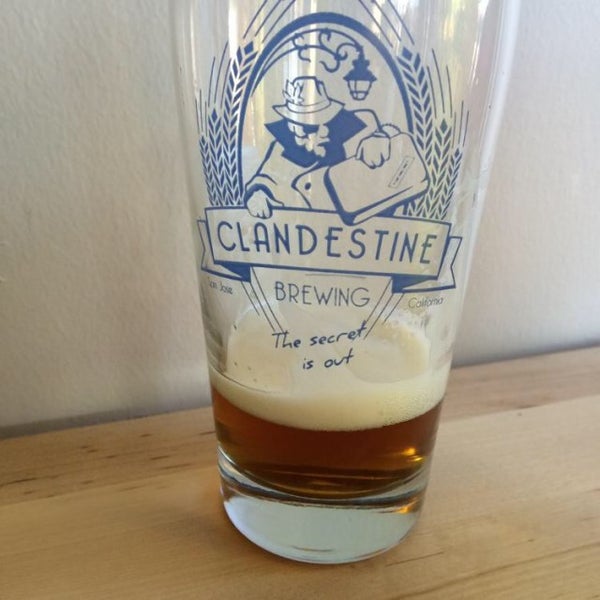 Das Foto wurde bei Clandestine Brewing von Andrew D. am 6/28/2014 aufgenommen