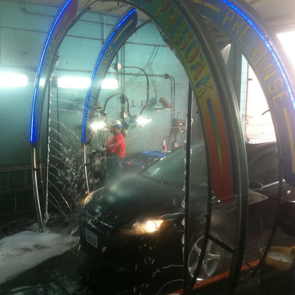 6/16/2013에 Drew S.님이 Studio City Hand Car Wash에서 찍은 사진