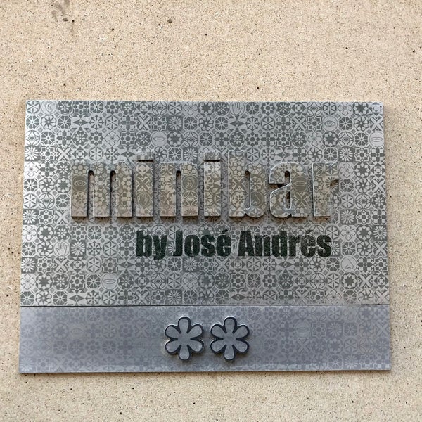 รูปภาพถ่ายที่ minibar by José Andrés โดย Carlos R. เมื่อ 3/26/2021